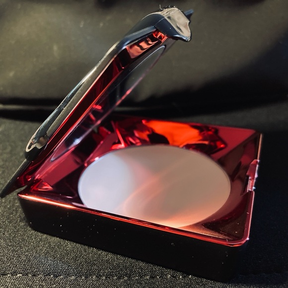 KVD - Kat Von D - LOCK-IT Powder Foundation - Compact - Light 130 - Picture 8 of 8